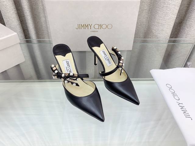 冲量价: Jimmy Choo 春夏新品爆款蝴蝶结单鞋系列单品 鞋面：羊皮 油边蝴蝶结 内里：羊皮里 大底：原版意大利真皮大底 跟高 ：8.5Cm 码数 ：35